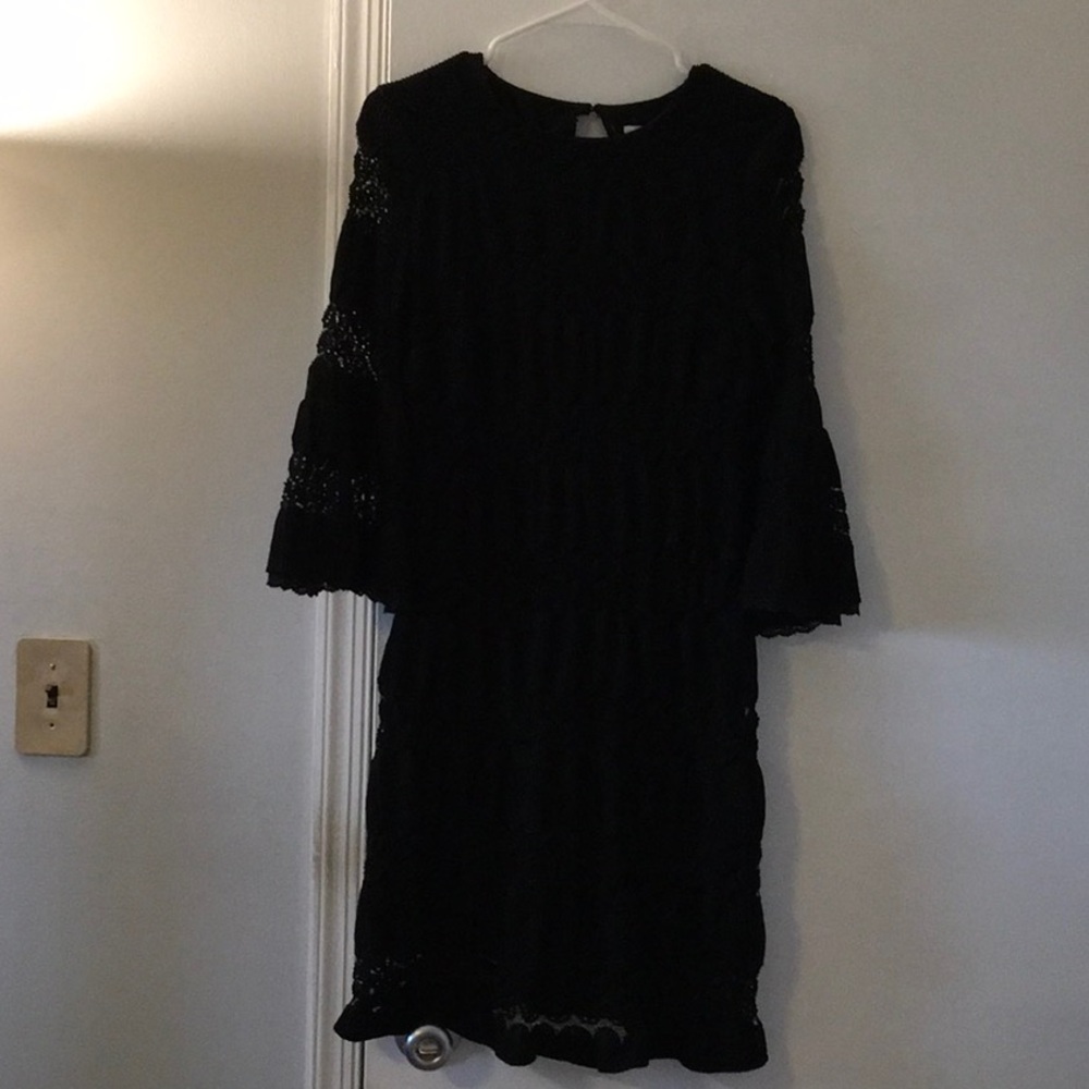 New York and company gently loved knee length with 3/4 bell sleeved